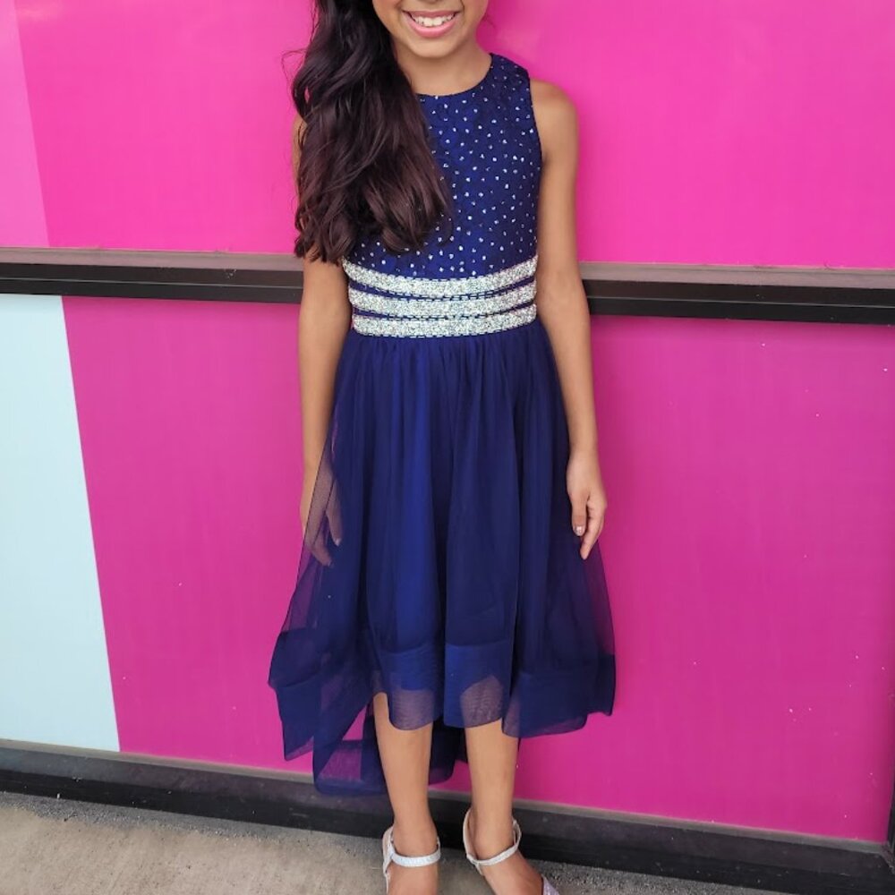 Extraordinary *  Girls Party Dress – Size 8